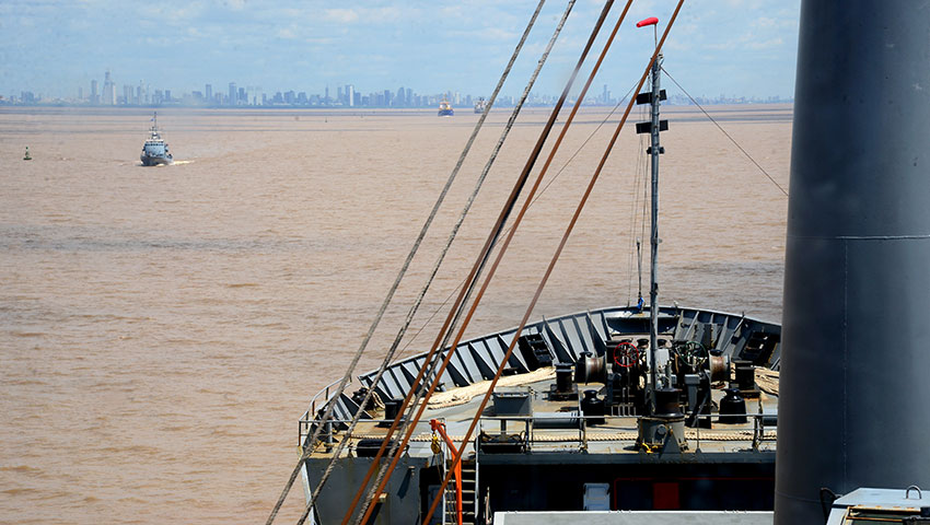 El transporte ARA “Bahía San Blas” finalizó su primera etapa en la Antártida