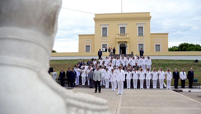 Ceremonia central en homenaje al Almirante Brown
