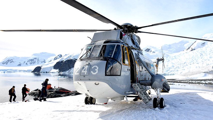 Los Sea King en su regreso a la Antártida