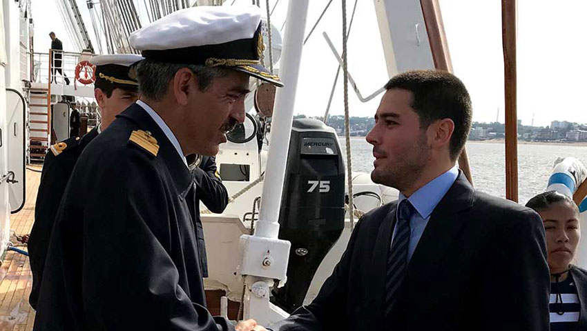Autoridades civiles y militares visitaron el buque escuela frente a Punta del Este