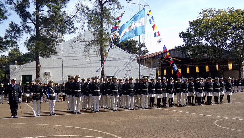 Cadetes del Liceo Storni juraron a la Bandera