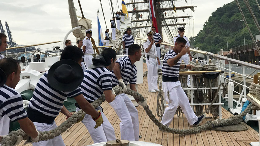 La fragata “Libertad” rumbo a Colombia