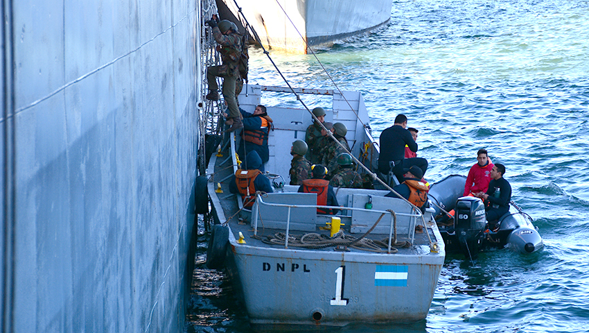 Cadetes de la Escuela de Aviación Militar realizaron supervivencia en el  mar – Gaceta Marinera