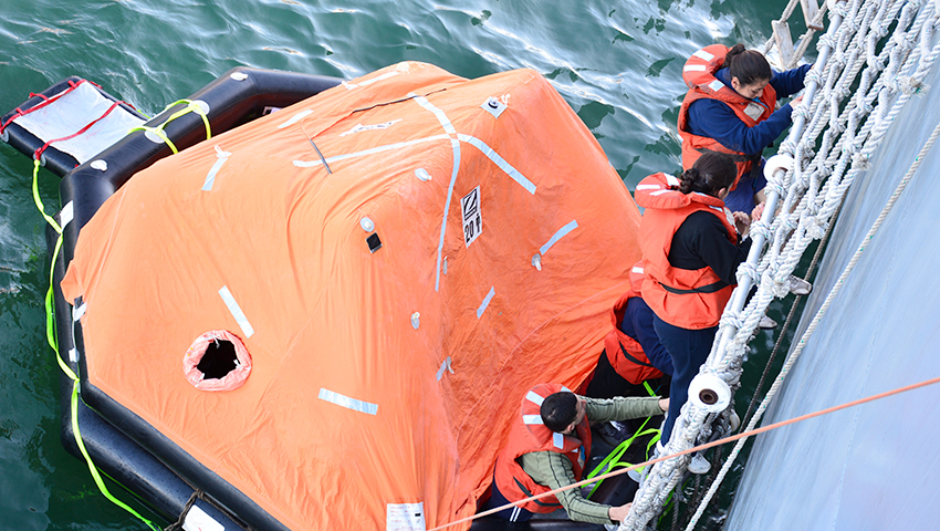 Cadetes de la Escuela Naval Militar se adiestraron en ejercicios de  supervivencia en el mar – Gaceta Marinera