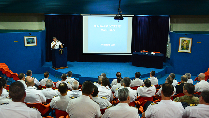 Seminario de Intereses Marítimos en la Escuela de Oficiales de la Armada