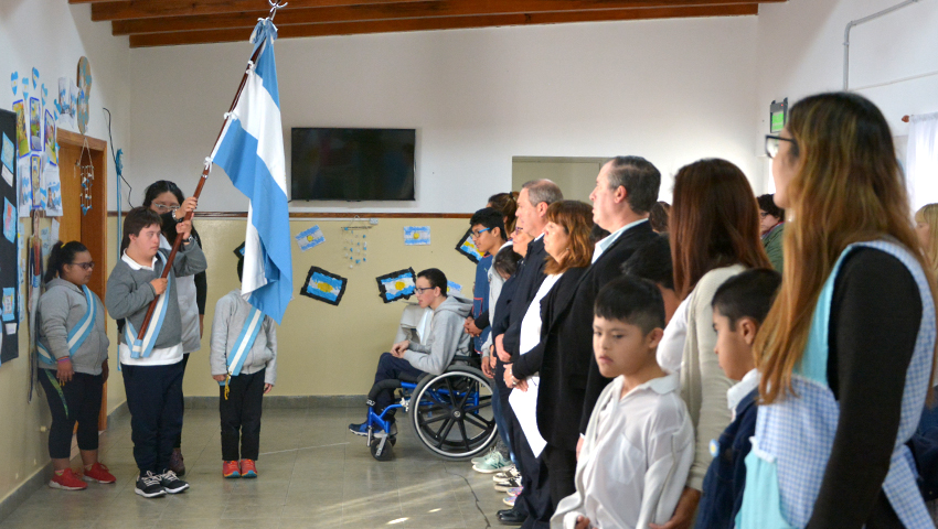 La Escuela Especial Stella Maris conmemoró el Día de la Bandera