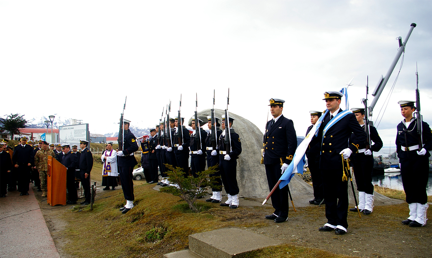 En Ushuaia, se realizó ceremonia por el 70° aniversario del hundimiento del rastreador ARA “Fournier”