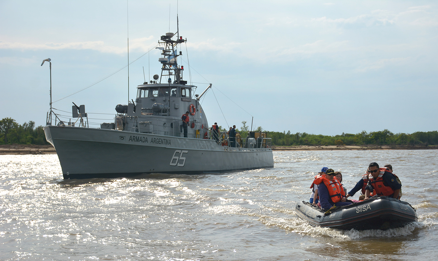 Villa Constitución despidió a los buques de la Armada