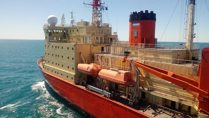 El rompehielos ARA “Almirante Irizar” realizó pruebas de máquinas en el Mar Argentino