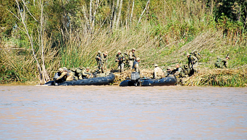 EJERCICIOS DE LA ARMADA ARGENTINA - Página 9 ADIEST_NAVAL_INT-13