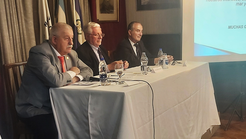 Expositores abordaron la temática “Malvinas 40 años” en el Centro Naval sede La Plata