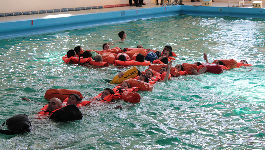 Cadetes de la Escuela de Aviación Militar realizaron supervivencia en el  mar – Gaceta Marinera