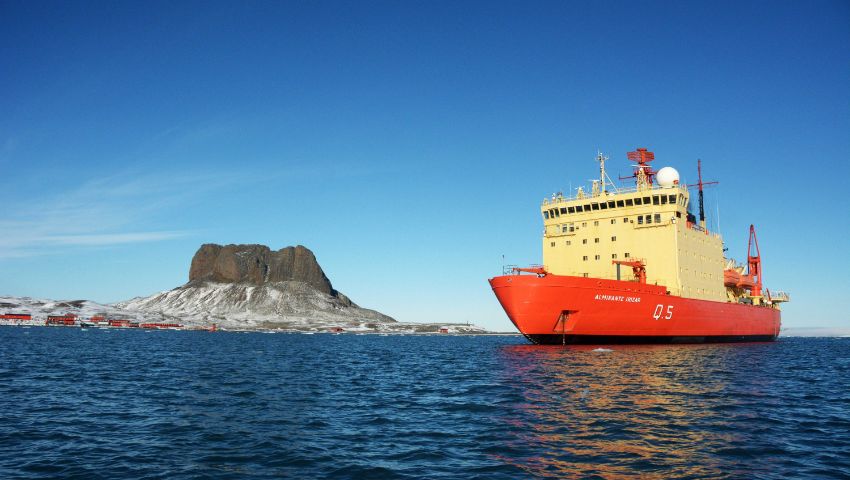 El “Almirante Irízar” completó el reabastecimiento de la Base Antártica Científica Carlini