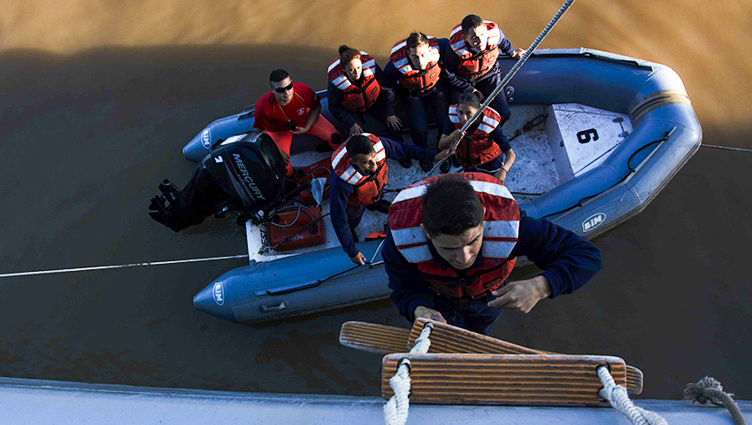 Cadetes de la Escuela de Aviación Militar realizaron supervivencia en el  mar – Gaceta Marinera