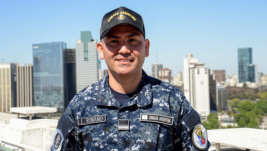 Vestir el uniforme naval es sin nimo de responsabilidad