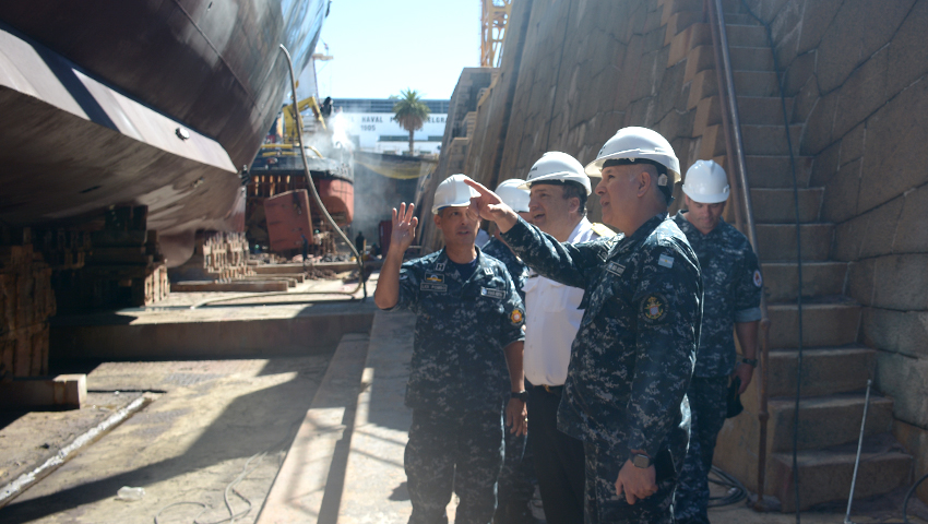 Autoridades navales se interiorizaron sobre las tareas que se realizan en el Arsenal Naval Puerto Belgrano