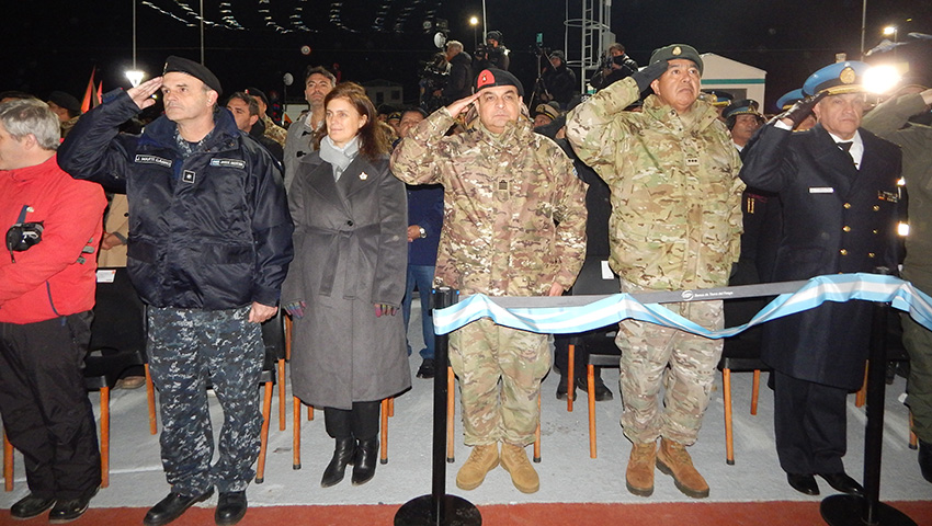 El Comandante del Área Naval Austral participó en la tradicional vigilia de Río Grande