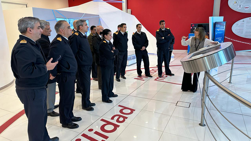 Alumnos de la Escuela de Guerra Naval visitaron la planta de Toyota Argentina