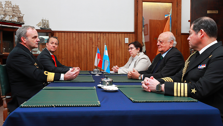 El Embajador de la República de Chile visitó la Base Naval Ushuaia