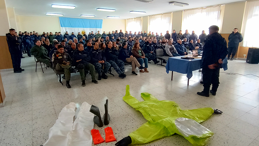 Se realizaron Jornadas de Seguridad Aeronaval en Trelew