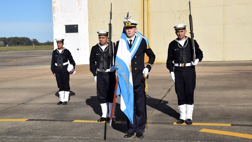Marineros y Veteranos de Malvinas juraron la bandera en la Base Aeronaval Punta Indio
